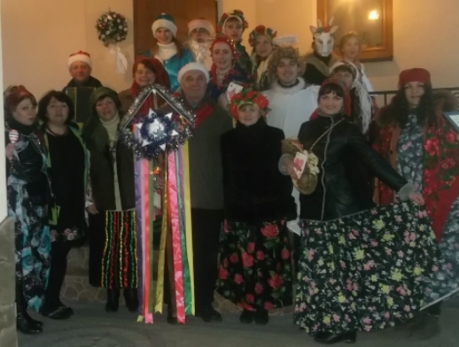 Від хати до хати ходили щедрувати… Від хати до хати ходили щедрувати…
