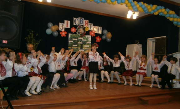 «Вшановуємо Т. Г. Шевченка» - захід 4-Б «Вшановуємо Т. Г. Шевченка» - захід 4-Б