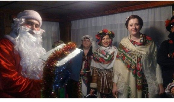 Від хати до хати ходили щедрувати... Від хати до хати ходили щедрувати...