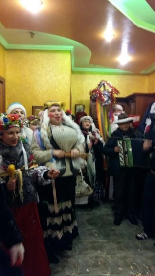 Від хати до хати ходили щедрувати... Від хати до хати ходили щедрувати...
