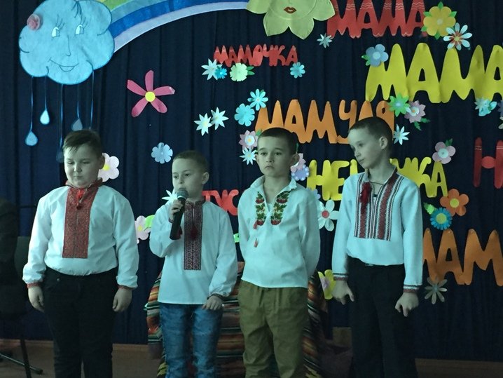 Свято для мам у 2-А класі Свято для мам у 2-А класі