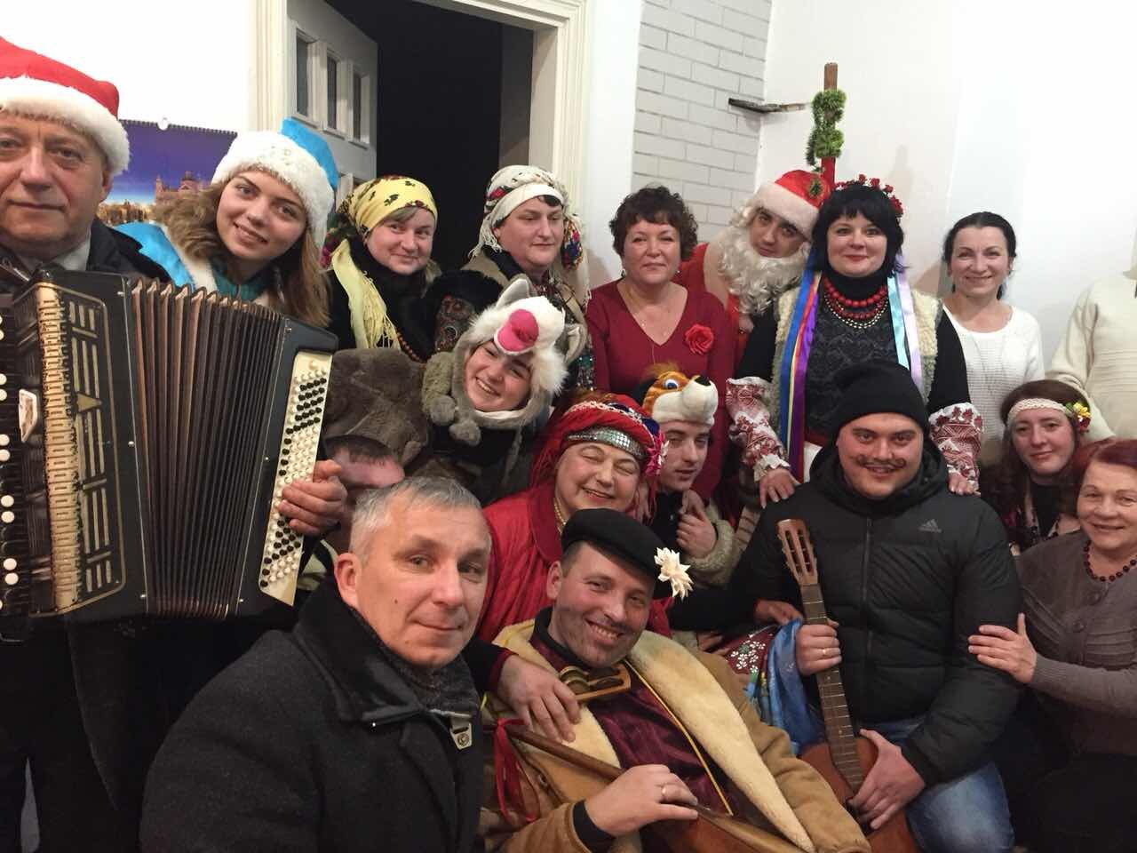 Від хати до хати ходили щедрувати... Від хати до хати ходили щедрувати...