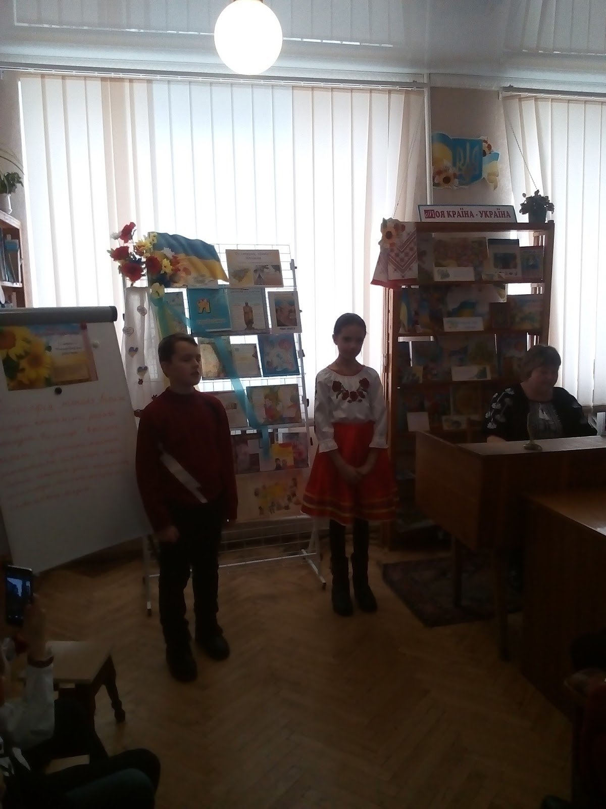 Урок мови у 4-А класі пройшов в районній бібліотеці для дітей Урок мови у 4-А класі пройшов в районній бібліотеці для дітей
