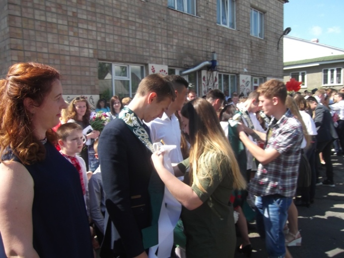 Свято останнього дзвоника Свято останнього дзвоника