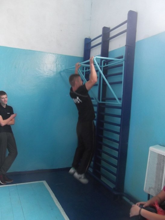 Спортивні змагання між старшокласниками та воїнами АТО Спортивні змагання між старшокласниками та воїнами АТО