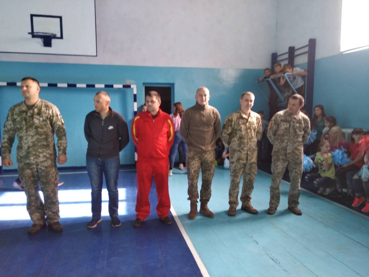 Спортивні змагання між старшокласниками та воїнами АТО Спортивні змагання між старшокласниками та воїнами АТО