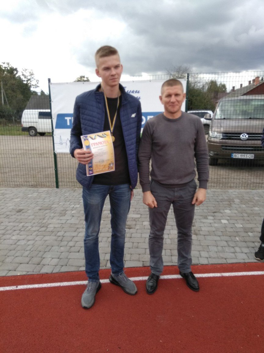 Школярі міста змагались на міському спортивному комплексі Школярі міста змагались на міському спортивному комплексі