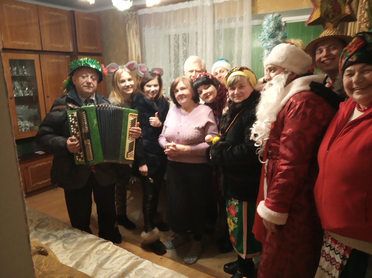 Від хати до хати ходили щедрувати... Від хати до хати ходили щедрувати...