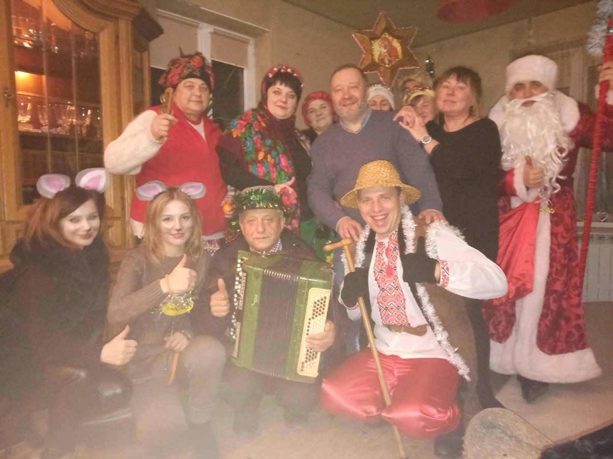 Від хати до хати ходили щедрувати... Від хати до хати ходили щедрувати...