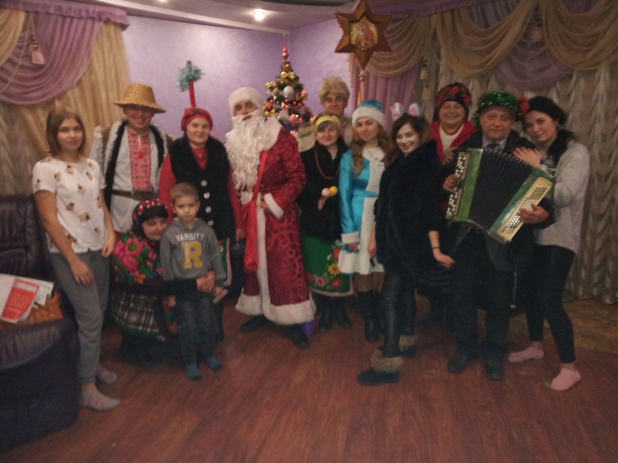 Від хати до хати ходили щедрувати... Від хати до хати ходили щедрувати...