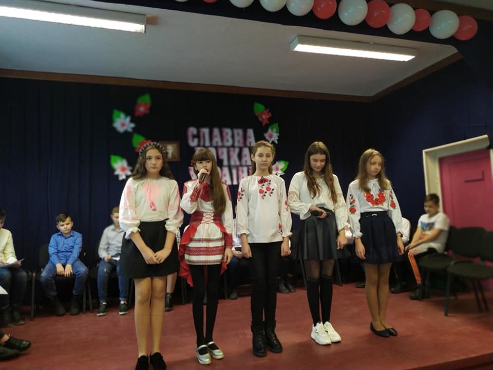 Година поезії "Славна дочка України" Година поезії "Славна дочка України"