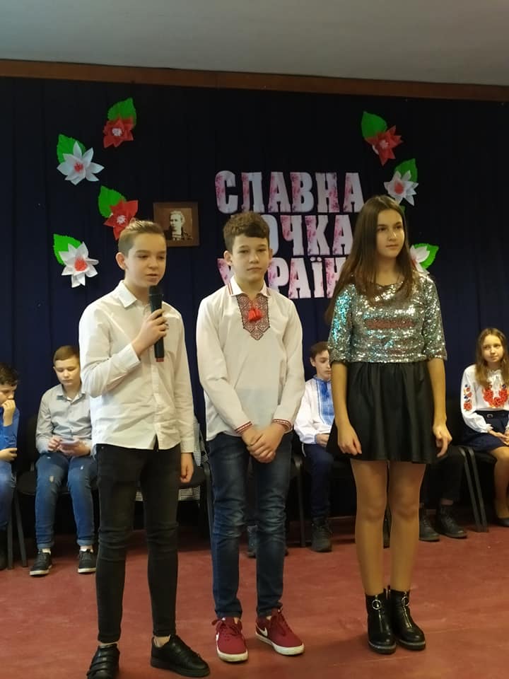 Година поезії "Славна дочка України" Година поезії "Славна дочка України"