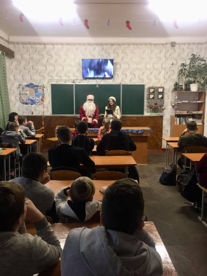 Новорічні міні-вистави для найменших школярів Новорічні міні-вистави для найменших школярів