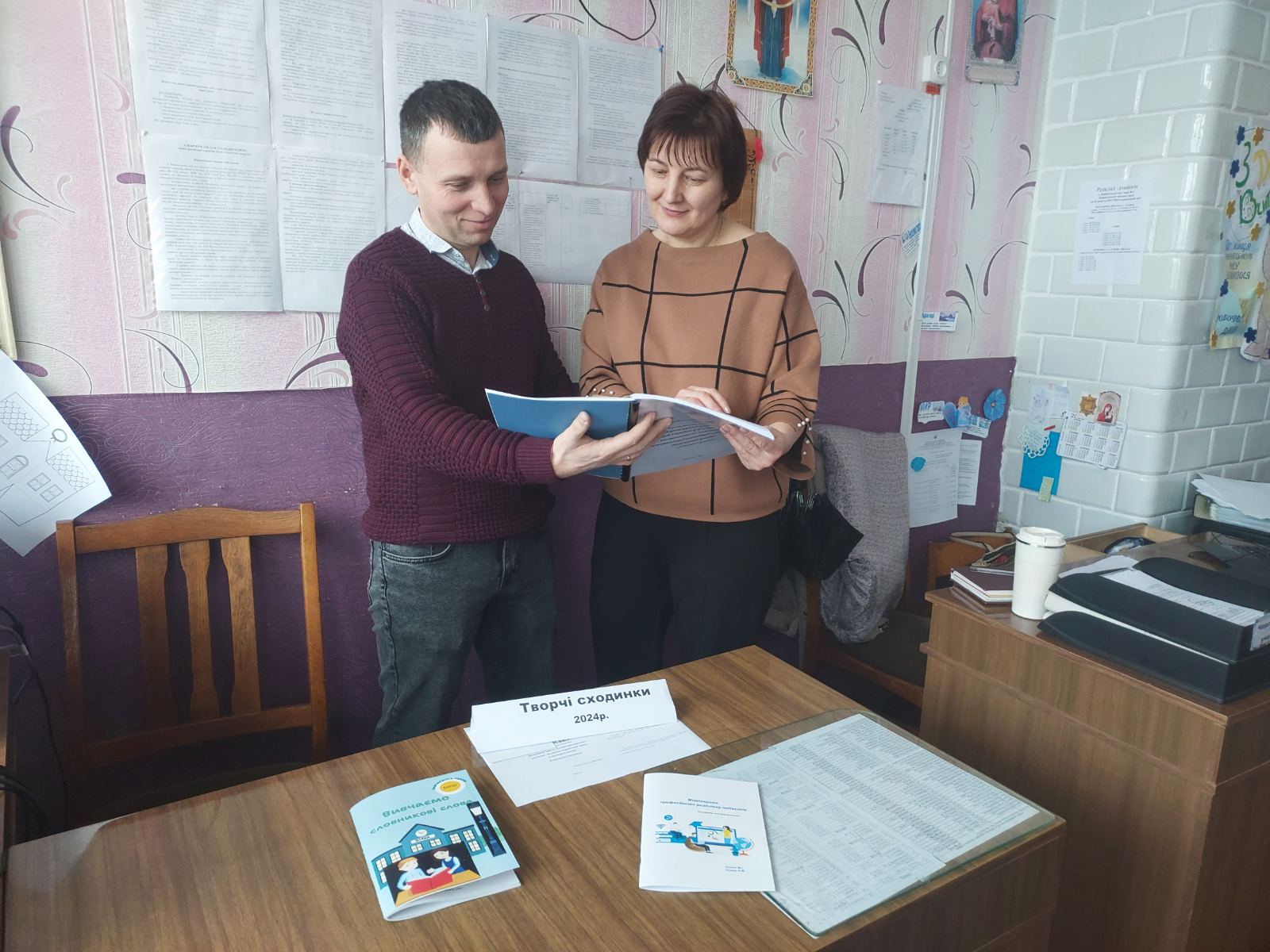 Відбулася шкільна виставка «Творчі сходинки педагогів Волині» Відбулася шкільна виставка «Творчі сходинки педагогів Волині»