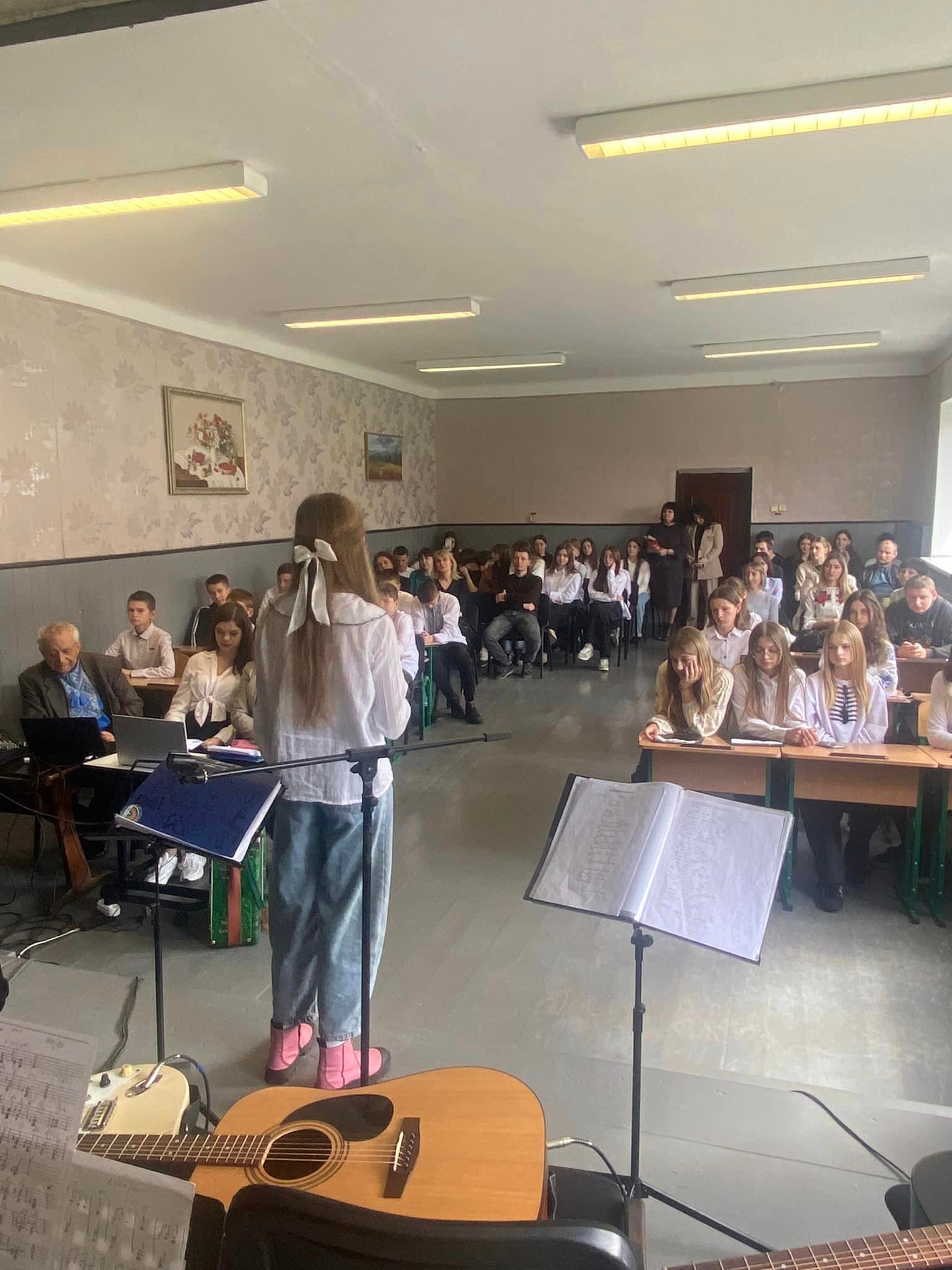«Недоспівана пісня Володимира Івасюка» — урок музичного мистецтва в 7-А класі «Недоспівана пісня Володимира Івасюка» — урок музичного мистецтва в 7-А класі