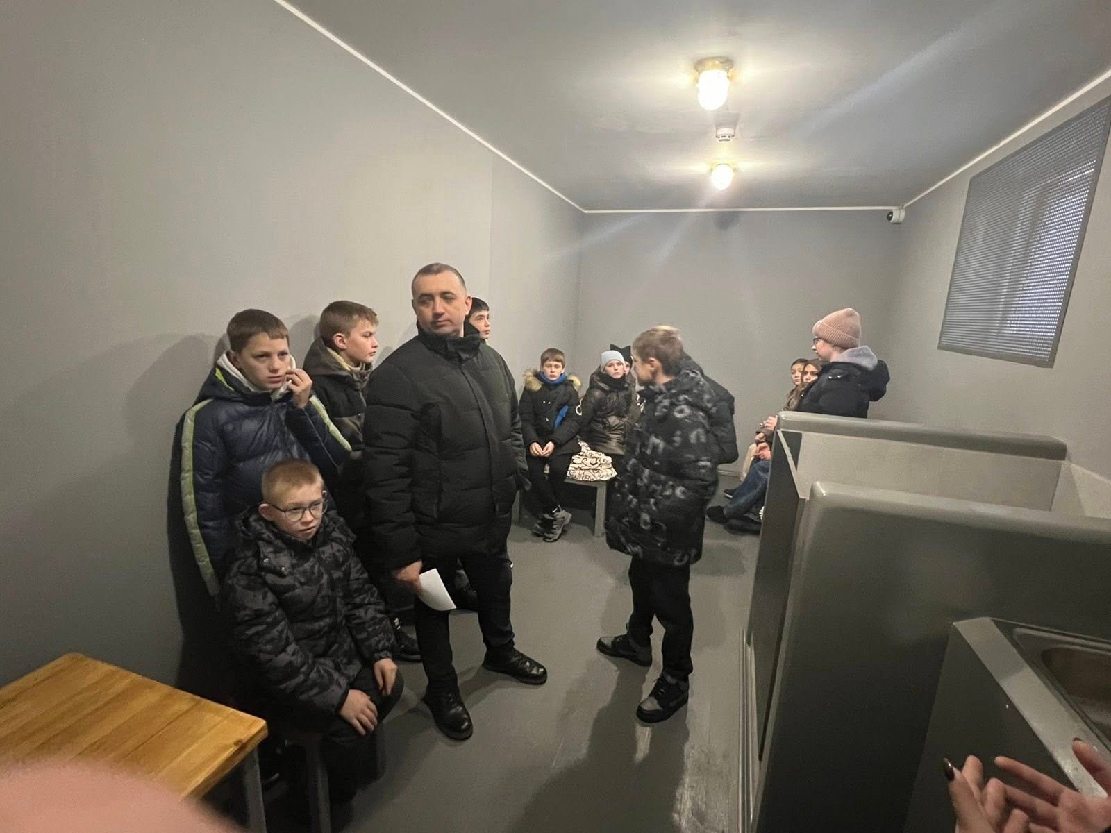 Екскурсія 6-В класу до відділку поліції Екскурсія 6-В класу до відділку поліції