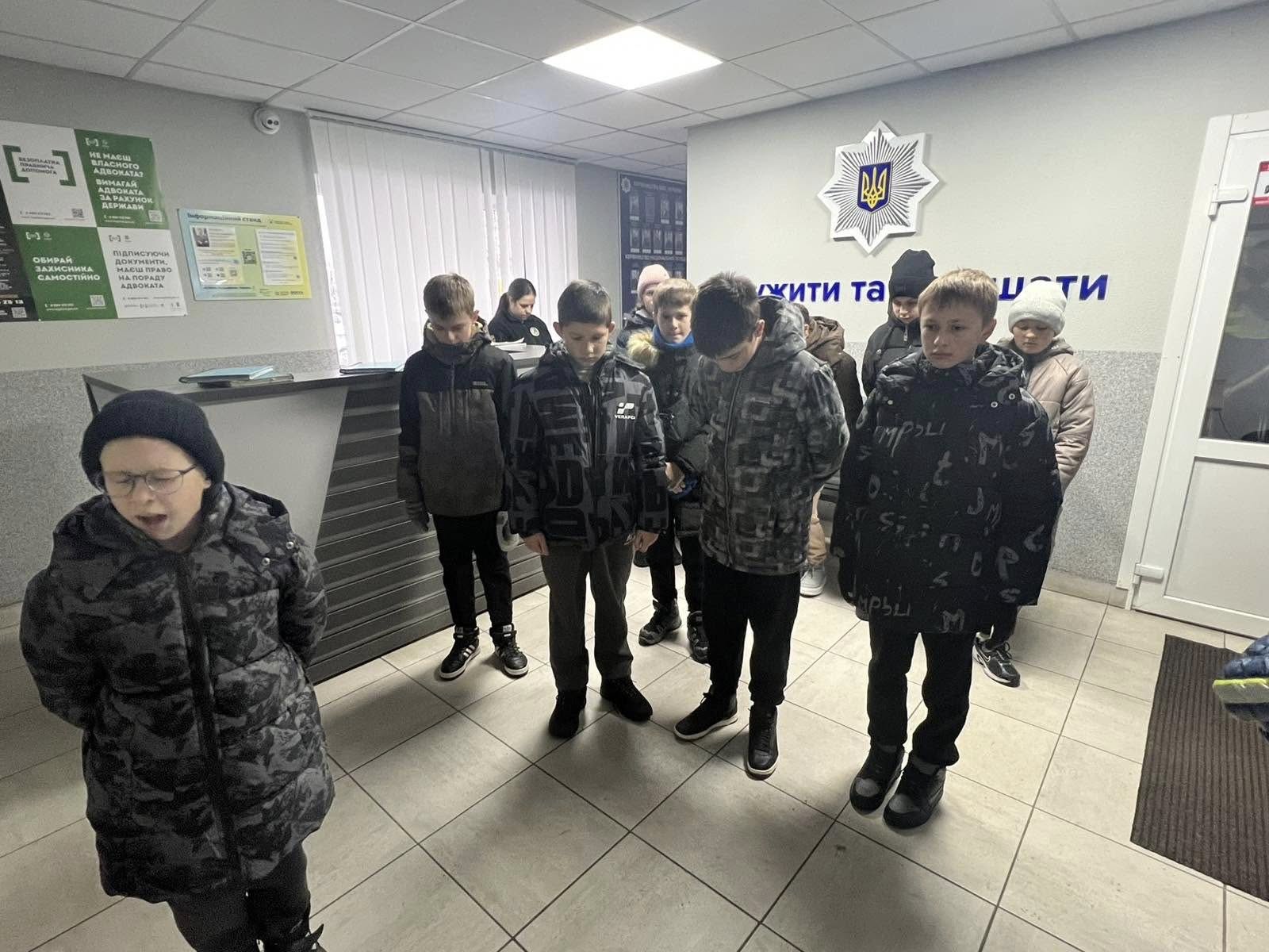 Екскурсія 6-В класу до відділку поліції Екскурсія 6-В класу до відділку поліції
